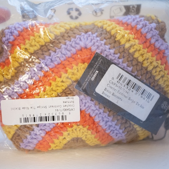 Pretty Little Thing Crochet Contrast Bikini Bottom Size Large NWT - Picture 2 of 3